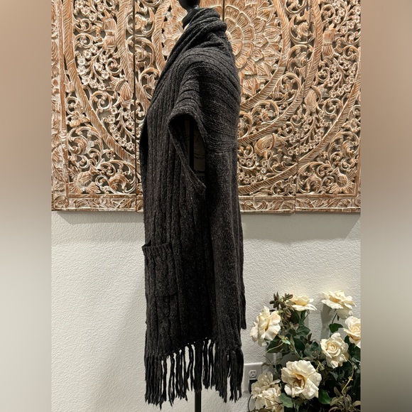 CAbi Cap Sleeve Charcoal Gray Sweater Cardigan with Fringe- size L - Picture 5 of 12